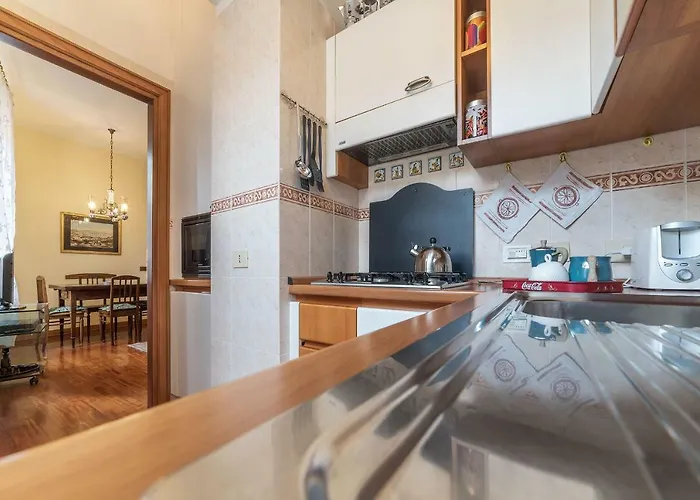 Domus Aurea & Colosseo Sweet Flat Apartment